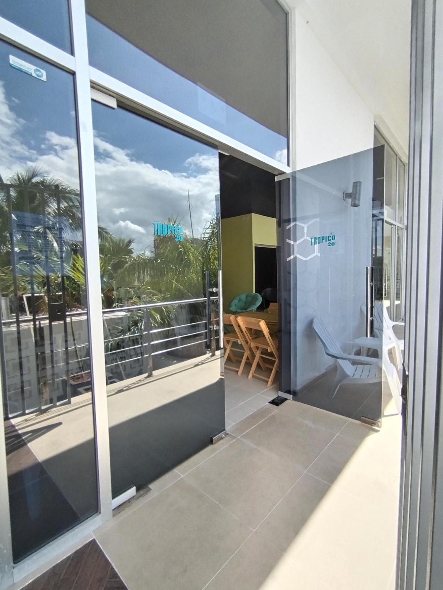 Hostel Tropico 20 Pdc プレヤデルカーメン エクステリア 写真